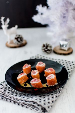 Recette Roulés de saumon fumé au fromage frais et pamplemousse rose