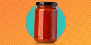 Recette Here's How Long Opened Jarred Tomato Sauce Really Lasts in the Fridge