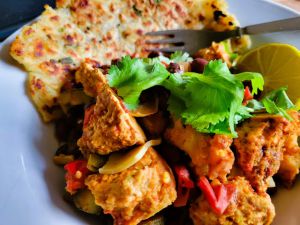 Recette Casserole de légumes, haricots noirs et tofu, aux parfums mexicains, avec pain de patates