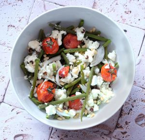 Recette Salade de haricots verts à la féta, tomates confites et pignons