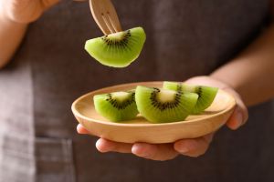 Recette What Happens to Your Constipation and Bloating When You Eat Kiwis Every Day