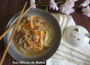 Recette Ramen aux pousses de bambou, carotte, chipolata et lardons