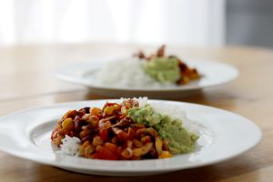 Recette Burrito « bowl » mexicain dans une assiette (vegan)