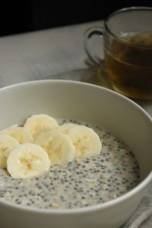 Recette Porridge à la banane, aux flocons d'avoine et graines de chia