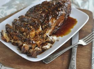 Recette Ce rôti de porc à la mijoteuse est SUPER facile à faire et la sauce est parfaite!