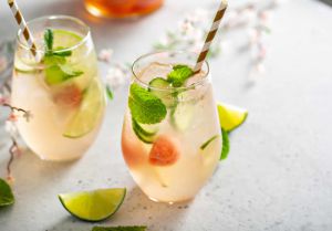 Recette Sangria Blanche Pétillante : Le Cocktail Estival qui Ensoleillera vos Soirées !