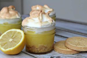 Recette Verrines façon tarte au citron meringuée : Une explosion de fraîcheur dans un verre