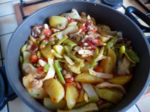 Recette Po?l?e haricots plats pommes de terre champignons et tomates