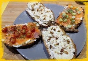 Recette Tartines au chèvre et tartines au saumon