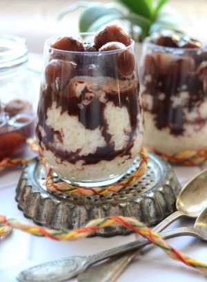 Recette Riz au lait, cerises au sirop et coulis au chocolat