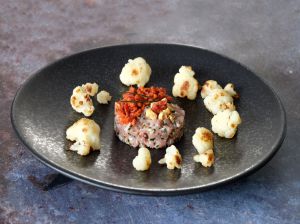 Recette Tartare de veau à l'huile de noisette, spianata (ou chorizo), chou-fleur rôti