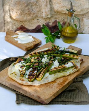 Recette Pinsa courgettes grillées mozzarella