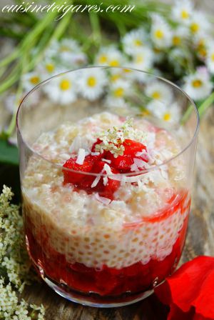Recette Perles du Japon au lait parfumé aux Fleurs de Sureau et Fraises macérées