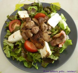Recette Salade verte aux foies de volaille et au fromage de chèvre frais aux épices