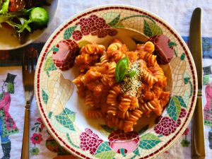 Recette Pâtes avec sauce {semi} rosée aux tomates et houmos