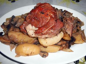 Recette Rouelle de porc sauce au vin et champignons de paris