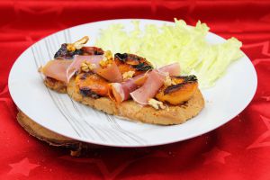 Recette Tartines aux abricots rôtis et jambon de Bayonne