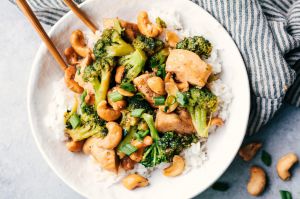 Recette Recette facile de sauté de poulet aux noix de cajou (Prêt en 20 minutes!)