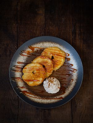 Recette Beignets de pomme alsaciens – Apfelkiechle caramel et chantilly cannelle