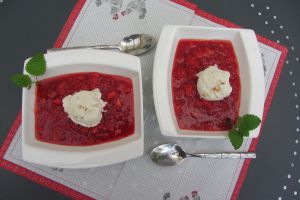 Recette Soupe de fraises au porto et glace au lait d'amande
