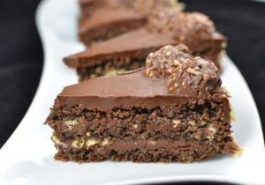 Recette Ce gâteau aux Ferrero Rocher est le plus décadent au monde... MIAM!