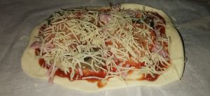 Recette Pizza jambon, champignons et fromage