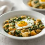 Recette Quick Easy Spinach Feta Potato Egg Scramble