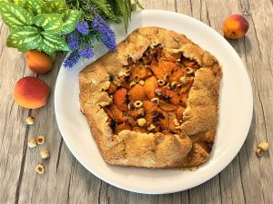 Recette Tarte rustique aux abricots et aux noisettes