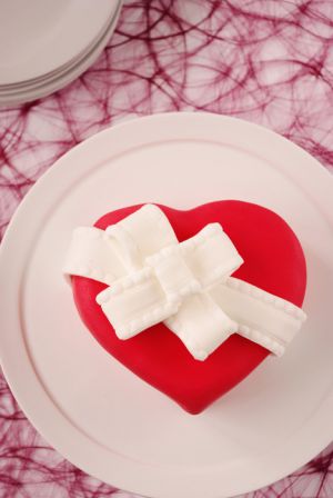 Recette Gâteau en forme de coeur (pâte à sucre)