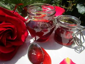 Recette Sirop de rose et fleurs d'hibiscus maison