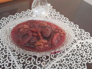 Recette Prunes pochées en sirop aux noix et épices