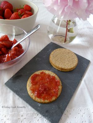 Recette Gelée / Confiture de fraises, abricots, pommes et romarin, sans sucre ajouté #vegan