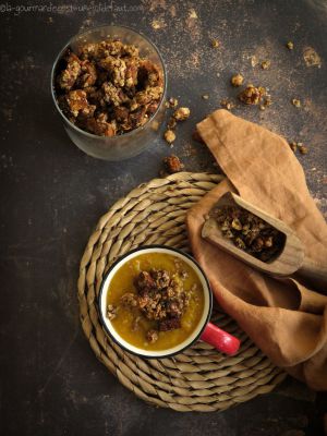 Recette Velouté de butternut aux champignons et son granola au pain d'épices