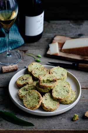 Recette Biscuits à l'ail des ours et aux noix