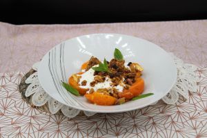 Recette Abricots rôtis, crumble et burrata à la vanille