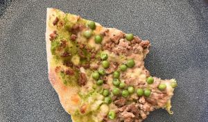 Recette L’incroyable pizza aux petits pois et à la saucisse