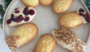 Recette Madeleines de Noël et leurs Toppings Gourmands : Une Douceur Féerique