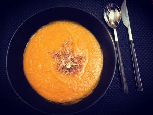 Recette Soupe au potimarron, carottes, curcuma et oignons frits