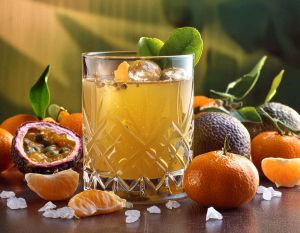 Recette Cocktail tropical : rhum, mandarine, fruit de la passion et citron