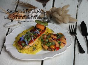 Recette Saumon à l'unilatérale, salsa aux fruits et risotto de riz basmati au curcuma