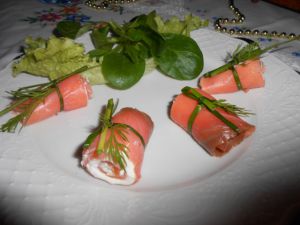 Recette Roulé de saumon au fromage frais à l’ail et aux fines herbes