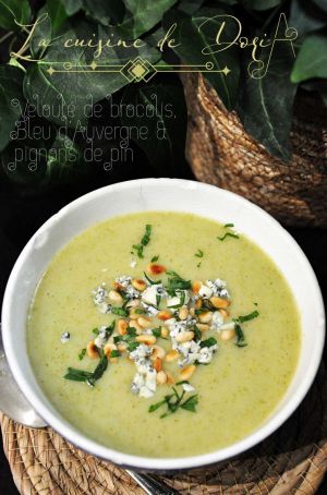 Recette Velouté de brocolis, Bleu d'Auvergne et pignons de Pin