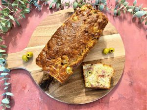 Recette Cake au chèvre, jambon cru et olives
