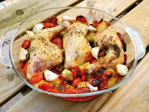 Recette Cuisses de poulet croustillantes aux tomates de Jamie Oliver - CMUM