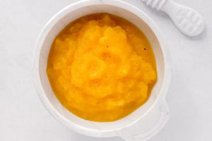 Recette Recette facile de purée à la pêche, pomme et muscade pour bébé!