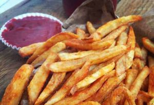 Recette Meilleure recette de frites assaisonnées et ketchup aux fraises!