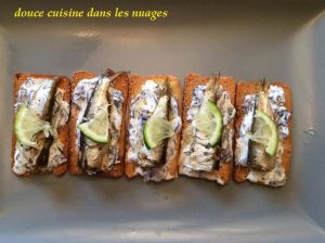 Recette Toasts fromage frais, laitue de mer et mini sardine