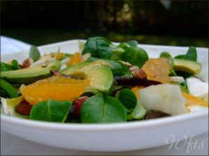 Recette Salade pour passer au printemps (Avocat, orange et dattes)
