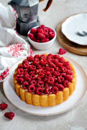 Recette Tarte moelleuse au citron, mousse de ricotta et framboises