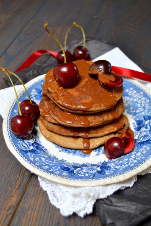 Recette Pancakes au caroube, sarrasin et cerises noires (vegan&sans gluten)